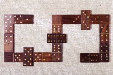 hafif bir arka plan üzerinde soyut ahşap Domino
