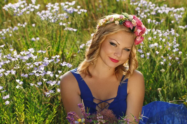 Beautiful young girl with flowers — Stock Photo, Image