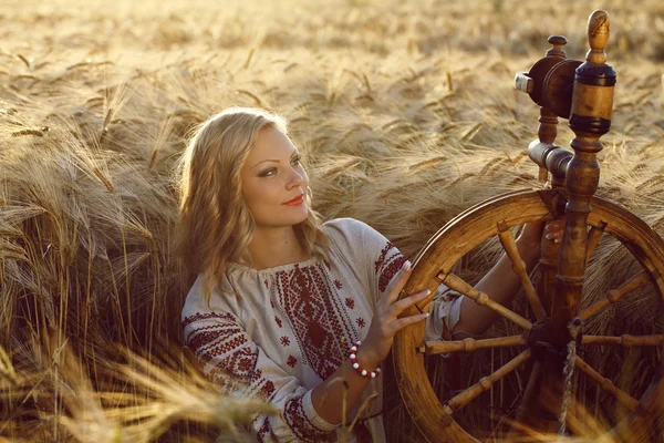 Beautiful young Ukrainian girl in traditional dress — Stock Photo, Image