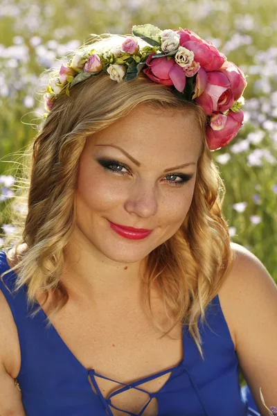 Beautiful young girl with flowers — Stock Photo, Image