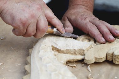 ahşap oymalar, araçları ve işlemleri portre çalışması