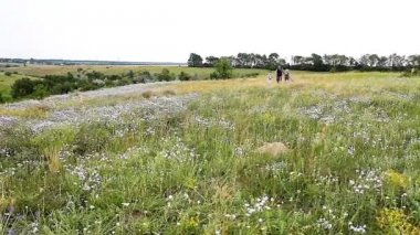 Doğada mutlu bir aile