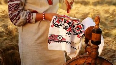 güzel video etnik geleneklerin, o süs embroiders