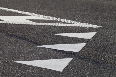yol işaretleri kaldırıma