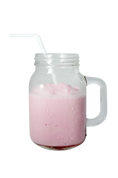 Ροζ γάλα σε γυάλινη κούπα — Φωτογραφία Αρχείου