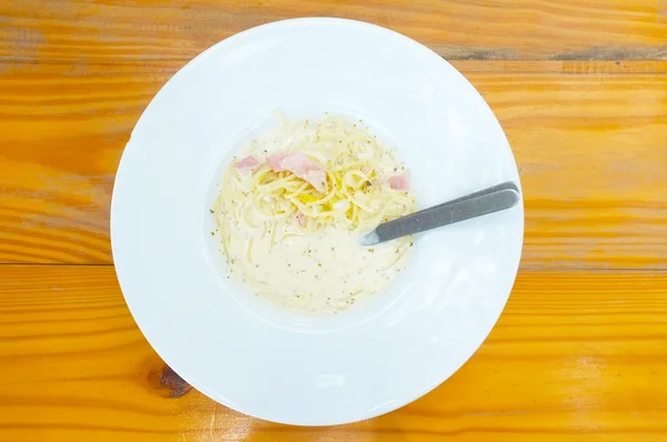 Spaghetti Bolognese with white cream sauce and ham — Stock Photo, Image
