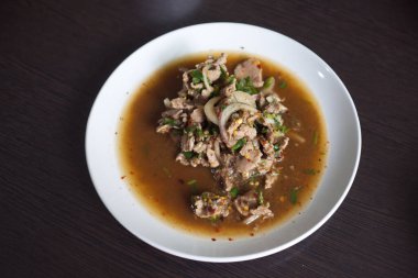 Tayland Baharatlı Kıyma veya Larb Bifteği