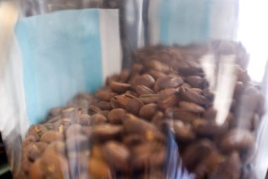 Kavrulmuş kahve çekirdekleri. .