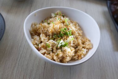 Japon sarımsaklı pilav ve sebze.