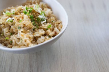 Japon sarımsaklı pilav ve sebze.