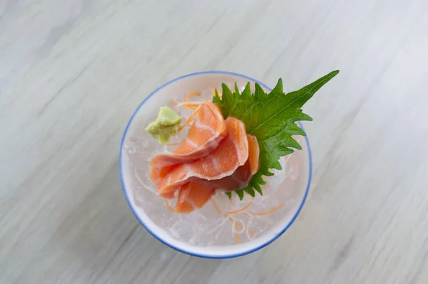 Felie Somon Sau Somon Sashimi Stil Japonez Servi Proaspăt Gheață — Fotografie, imagine de stoc