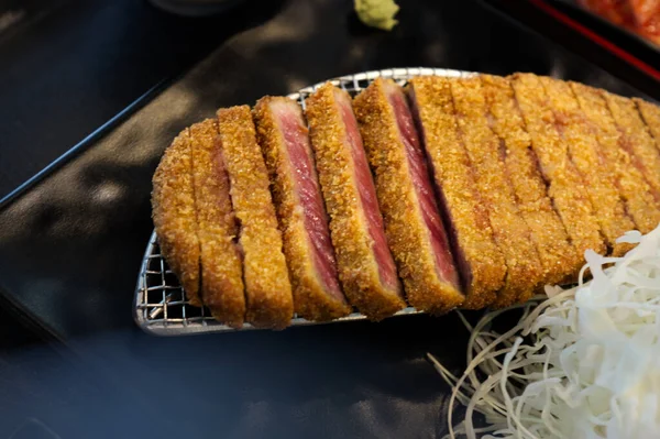 Bife Frito Crocante Gyukatsu Servido Com Arroz — Fotografia de Stock