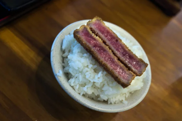 Bife Frito Crocante Gyukatsu Servido Com Arroz — Fotografia de Stock