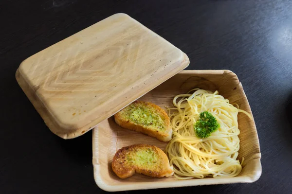 Spaghetti Pork Tomato Sauce Slice Garlic Baguette — Stock Photo, Image