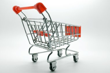 Boş alışveriş sepeti, beyaz arka plan üzerinde yan görünüm