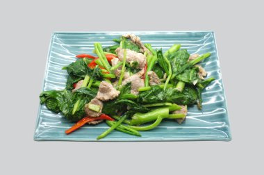 Fry Çince lahana, lahana domuz eti ve kırmızı biber ile karıştırın