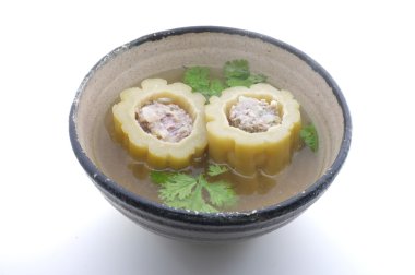 Acı kavun, acı kabak çorbası ile Pork bir kase