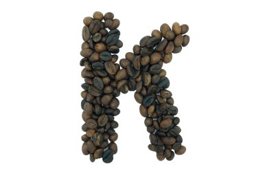 K, kahve çekirdeği beyaz arka plan üzerinde izole gelen alfabe