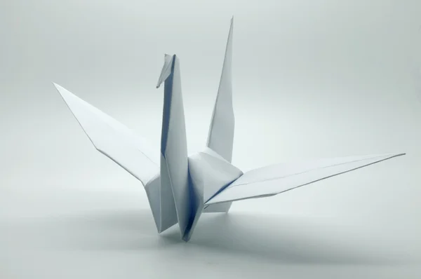 Grúa blanca de origami, pájaro, papel — Foto de Stock