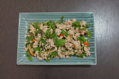 Tavada kızartılmış domuz, domuz karaciğer ve fesleğen, Tayland gıda