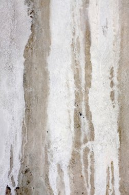 Fırça konturları ve damlar üzerinde beton duvar boya