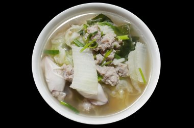 Kıyılmış domuz eti ve sebze çorbası ile kalamar dolması