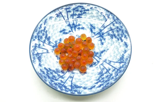 Caviar rojo, huevas de salmón en el plato —  Fotos de Stock