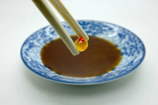 Chopsticks pinch red caviar, salmon roe — Stock Photo, Image