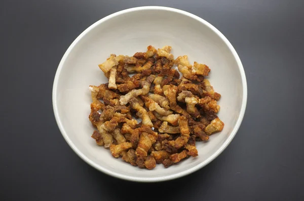 Snack de cerdo, corteza de cerdo, arañazos de cerdo, crujido de cerdo — Foto de Stock