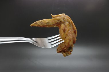 Derin kızarmış kanat tavuk