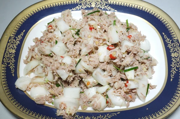 Pikantní tuňákový salát, thajské stylu — Stock fotografie