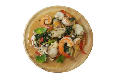 Kızarmış Baharatlı deniz ürünleri karışık bitkilerle karıştırın Tayland gıda