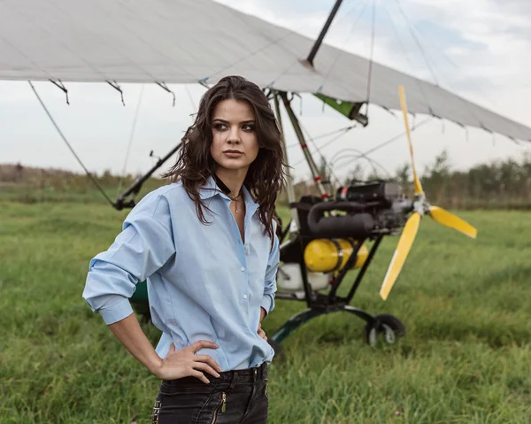 Ultralight aircraft and girl on the airfield. — Stock Photo, Image