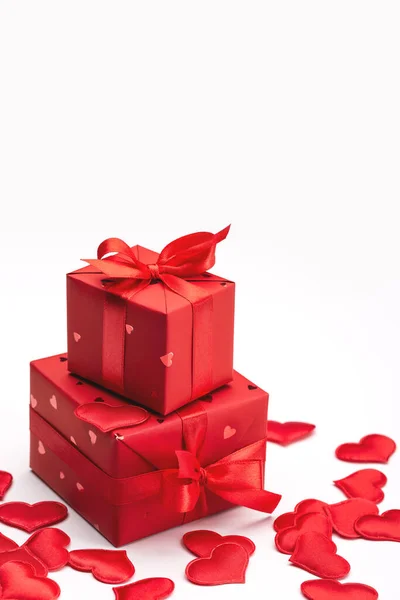 Dárková Krabice Červená Srdce Světlém Pozadí Design Blahopřání — Stock fotografie