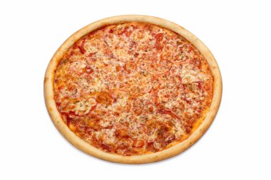 Beyaz arka planda izole edilmiş taze İtalyan klasik pizzası. Pizzacı menüsü için reklam ilanı ya da poster.