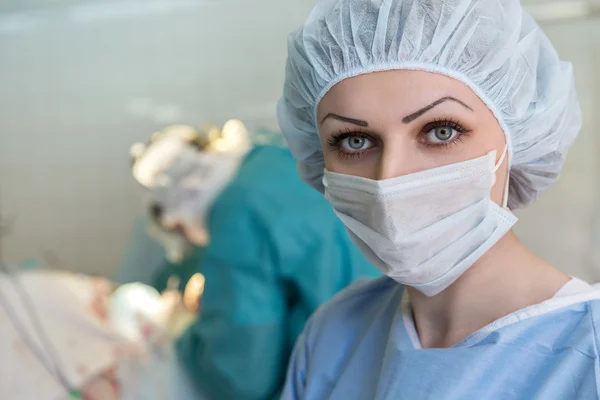 Infirmière en salle d'opération — Photo