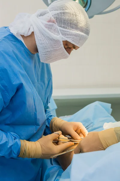 Una operación quirúrgica . — Foto de Stock