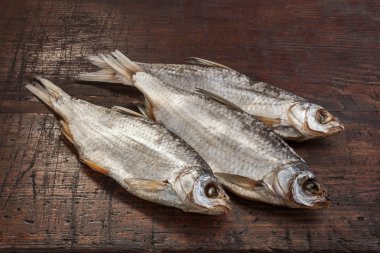 Kurutulmuş balık üçü