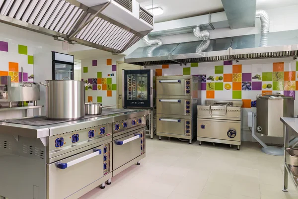 donanımlı küçük bir mutfak