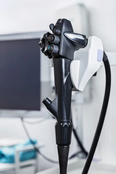 Bir tripod üzerinde endoskop.