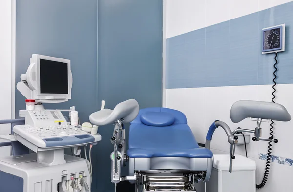 Jinekolojik bir sandalye ile sağlık odası.