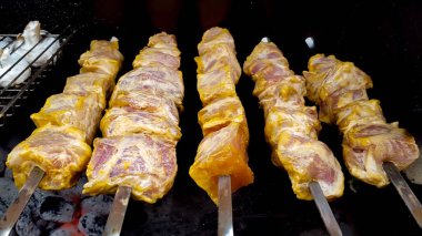 Domana terasında et kızartıyorum. Bahar ızgarası bebeğim.