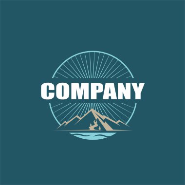 Dağ logosu, basit modern tarzda. Açık hava iş logosu, tişört baskısı, marka, seyahat ve turizm veya başka bir amaç için kullanılabilir.
