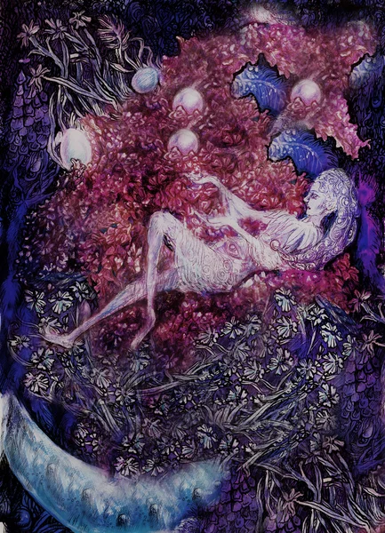 Детальный декоративный рисунок сиреневой феи, лежащей посреди цветов — стоковое фото