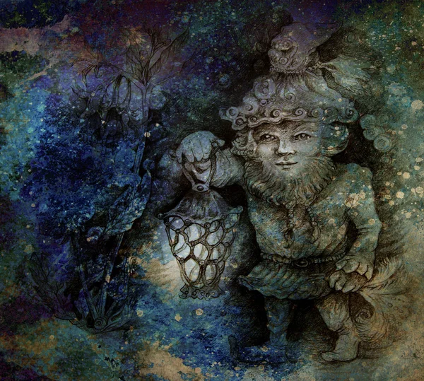 Маленький лесной карлик, несущий свой фонарь в лесу, красочный рисунок — стоковое фото