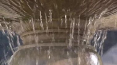 Akan su ile çeşme