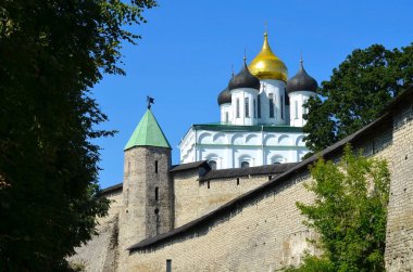 Pskov 'daki Kutsal Üçlü Katedrali. Rusya 'daki en eski manzaralardan biri..