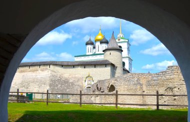 Rusya 'nın başkenti Pskov' da bulunan Kutsal Üçlü Katedrali 'nin manzarası