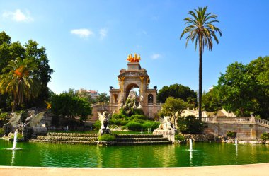 İspanya, Barselona Ciutadella Parkı 'nda çağlayan çeşme