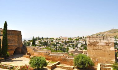 Alhambra bahçelerinden Granada şehri, İspanya
